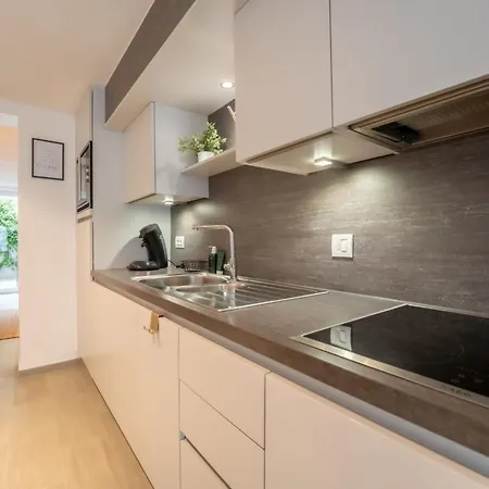 شقة George With Terrace By Interhome